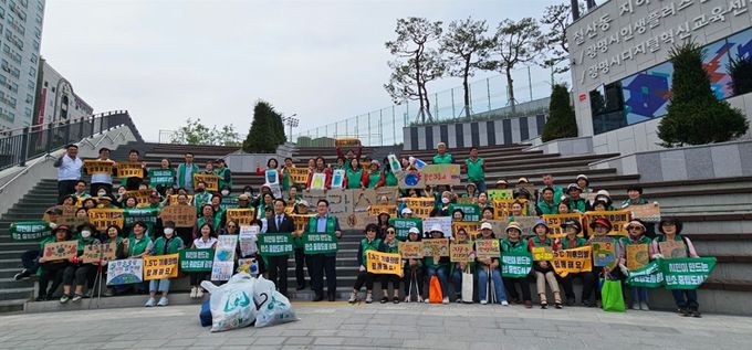 광명시, 새마을지회와 함께 철산 상업지역 일대에서 ‘5월 줍킹데이’ 실시