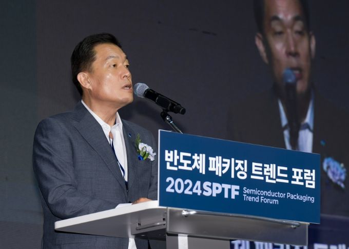 이재준 수원시장이 인사말을 하고 있다.