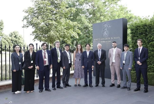 영국 킹스칼리지스쿨을 방문한 이동환 고양특례시장