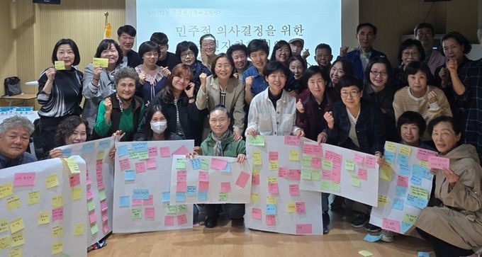 광명시 하안2동 주민자치회는 지난 7일 하안2동 행정복지센터에서 ‘주민자치회 마을학교’ 교육을 성공적으로 마쳤다.