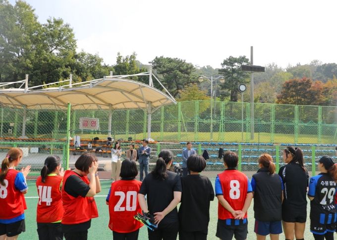 이상균 팔달구청장, 팔달구 여성축구단 우승 기원 격려 방문