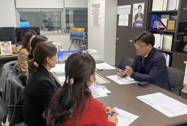 최만식 경기도의원, 대한네일미용사회 경기지부와 네일미용산업 발전 방안 논의