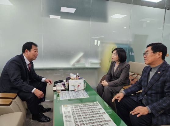 박명수 경기도의원, 임상오 안전행정위원장 만나 안성 ‘특별재난지역 지정’ 건의