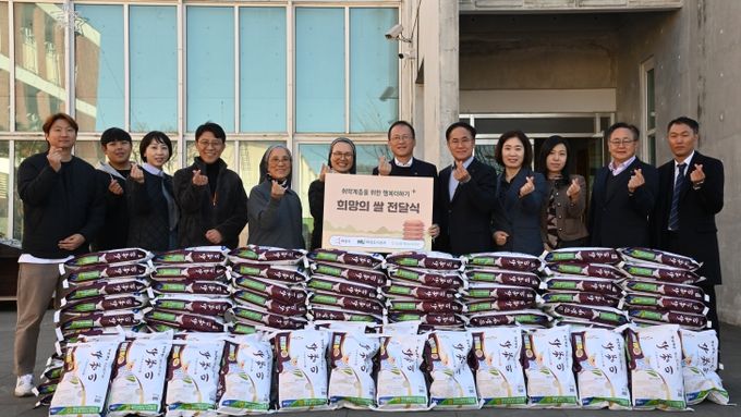 화성도시공사, ‘훈훈한 연말 되길’... 화성시, 농협 화성시지부와 복지시설에 쌀 기부