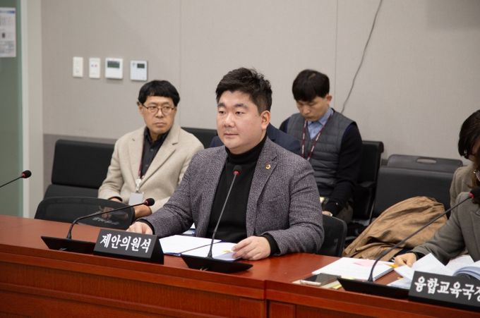 경기도의회 교육행정위원회 부위원장인 장한별 의원(더불어민주당, 수원4)