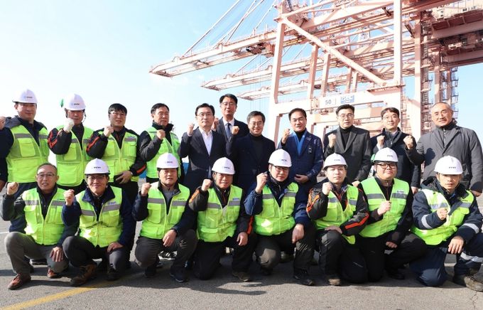 정장선 평택시장, 새해 첫 평택항 수출 현장 방문