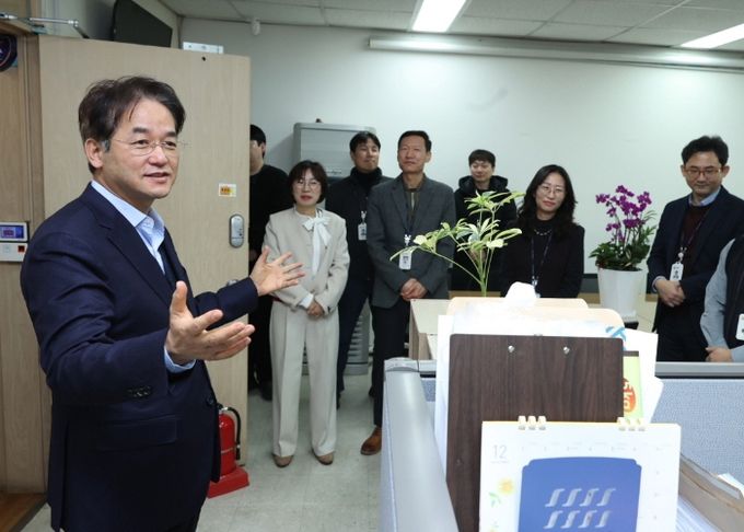 이동환 고양특례시장이 설명절을 맞이해 부서 격려차 농업기술센터를 방문했다.