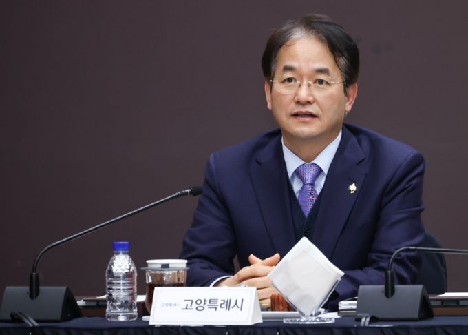 제7차 경기도시장군수협의회 정기회의에 참석해 발언 중인 이동환 고양특례시장