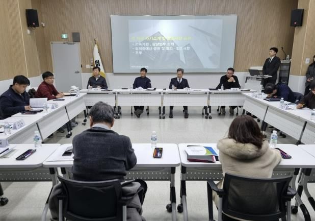 화성산업진흥원 본원 교육장에서 제1회 산업안전협의회를 진행하고 있다.