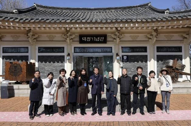 행주대첩기념관 재개관 기념 주민간담회 참석자 기념촬영