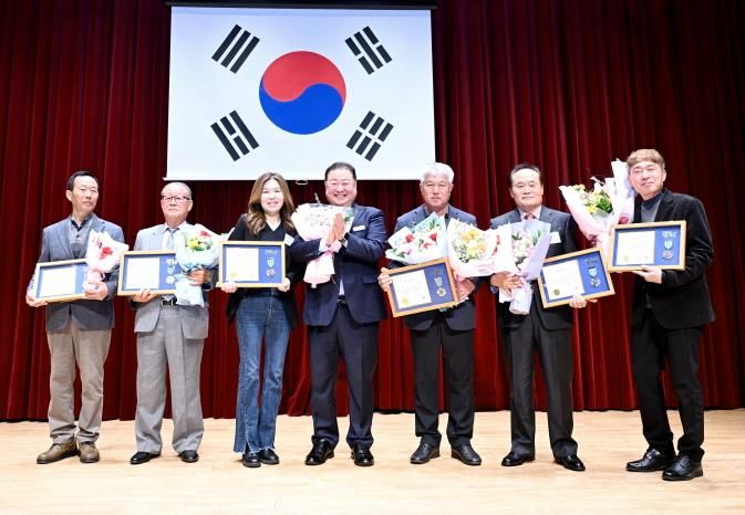 파주시, 2025년 지방세 성실납세자 선정 표창장 수여