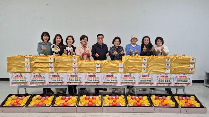 동백1동 아동 가구에 선물꾸러미 전달