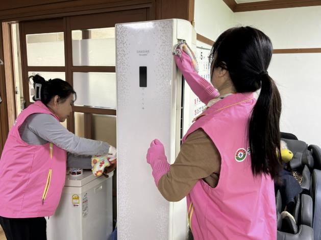 구리시 교문2동지역사회보장협의체, '건강한 여름나기' 위한 경로당 에어컨 청소 활동 추진