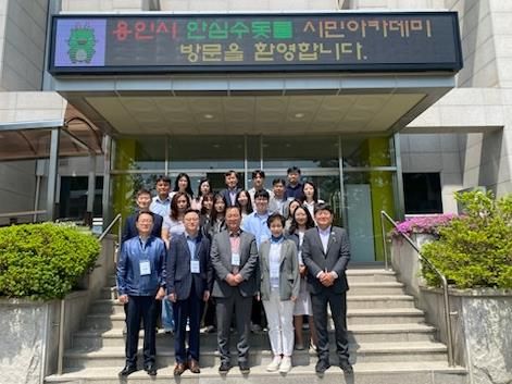 용인특례시의 '안심 수돗물 시민 공감 아카데미' 참가자들이 정수장을 방문해 수돗물의 정수과정을 체험했다